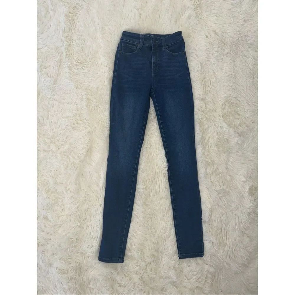 GUESS blue jeans size 24